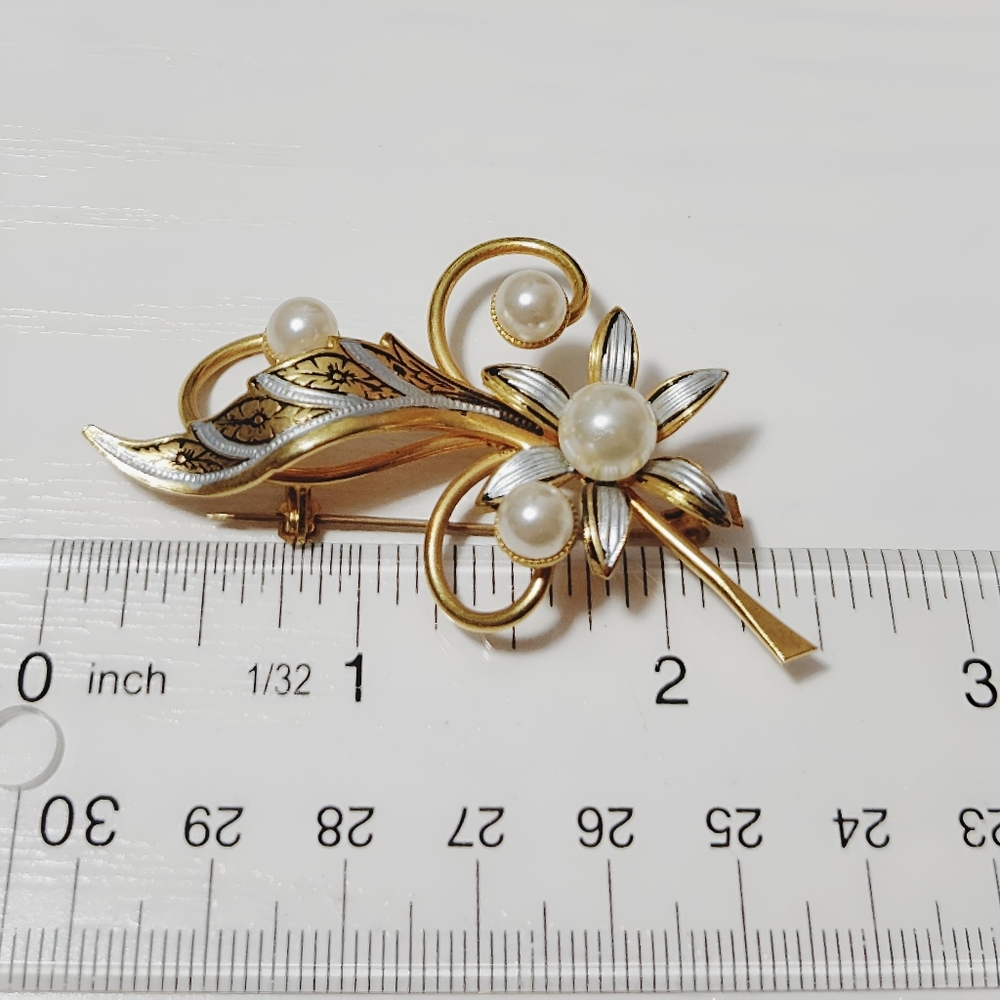 Vintage Damascene Toledoware Floral and Faux Pearl Brooch Pin - Picture 5 of 9